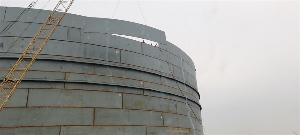 2021.10.15 胜利油建四台储罐第一台封顶发送到网站★.jpg