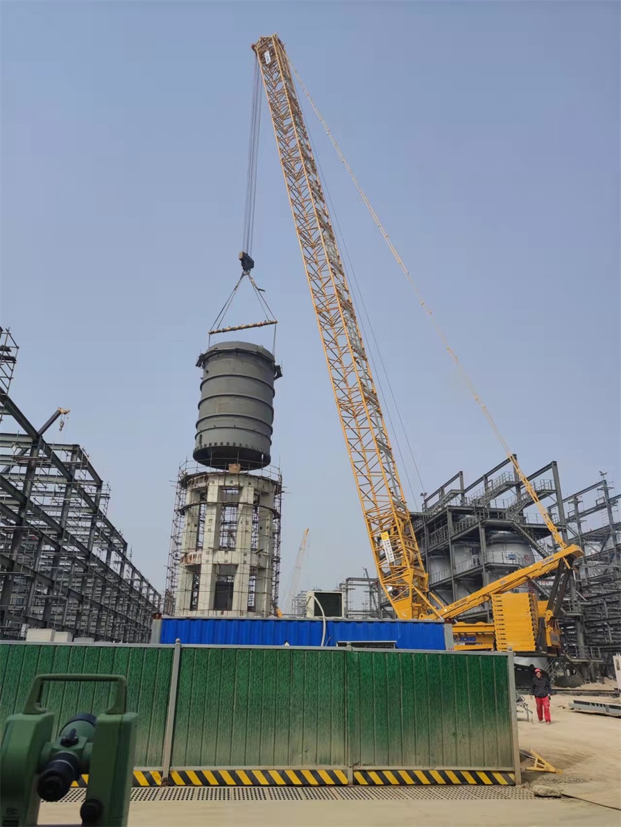 2022年4月8日河北鑫海减压塔第二吊起吊.jpg